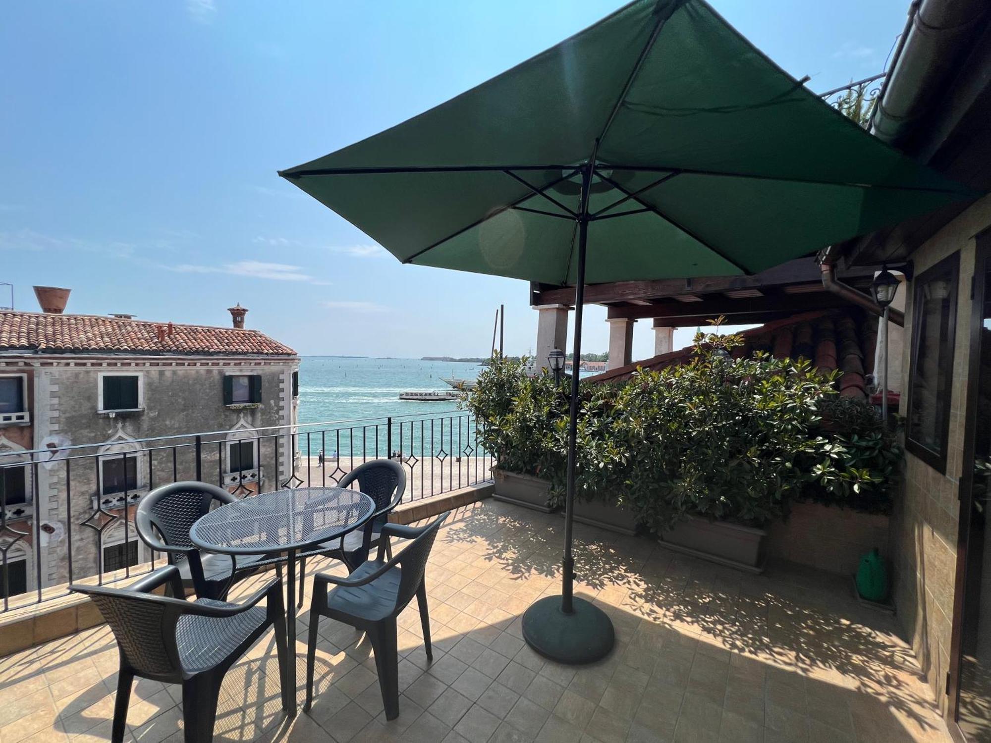 Ca' Delfina Holiday Home Veneza Exterior foto