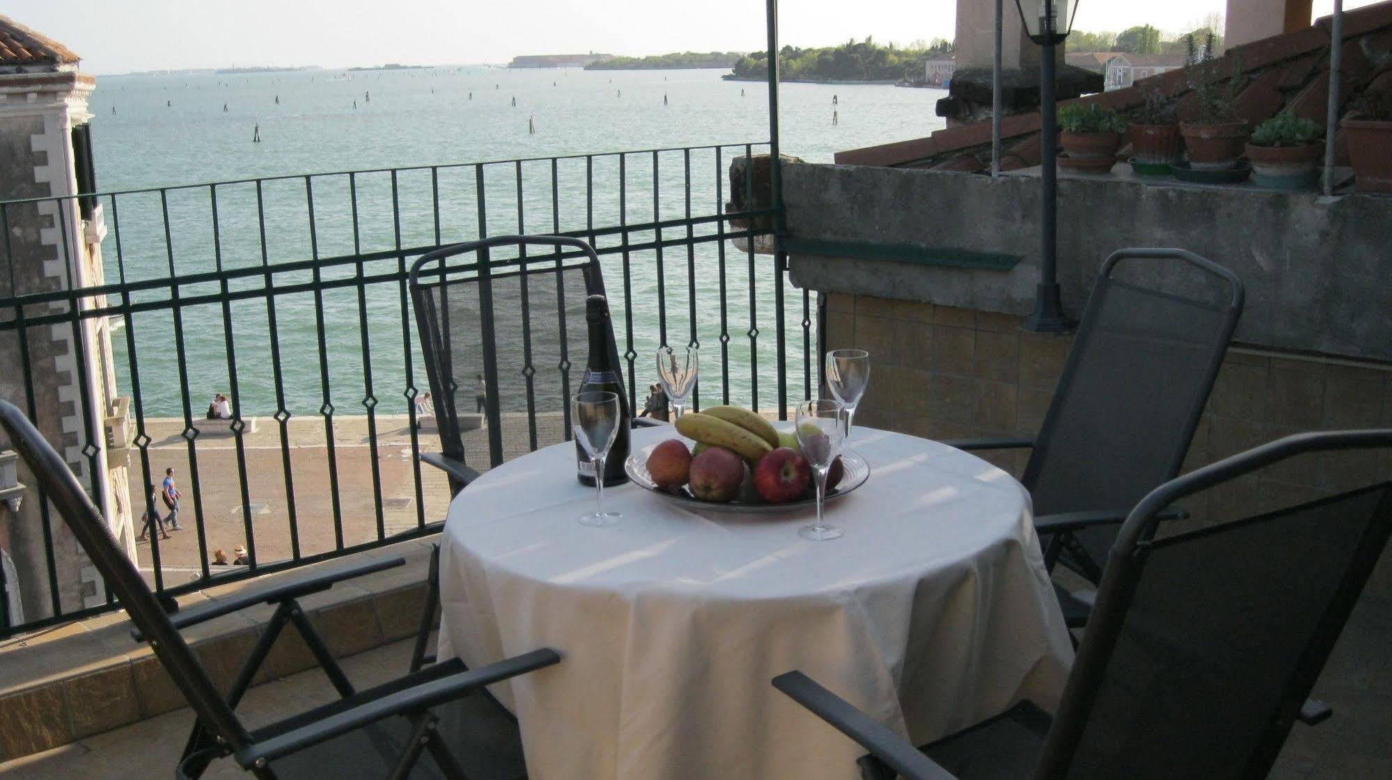 Ca' Delfina Holiday Home Veneza Exterior foto